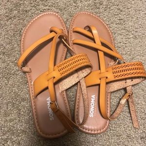 Sonoma strapped sandals